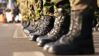 Гърция с крути мерки! За военна служба набират...