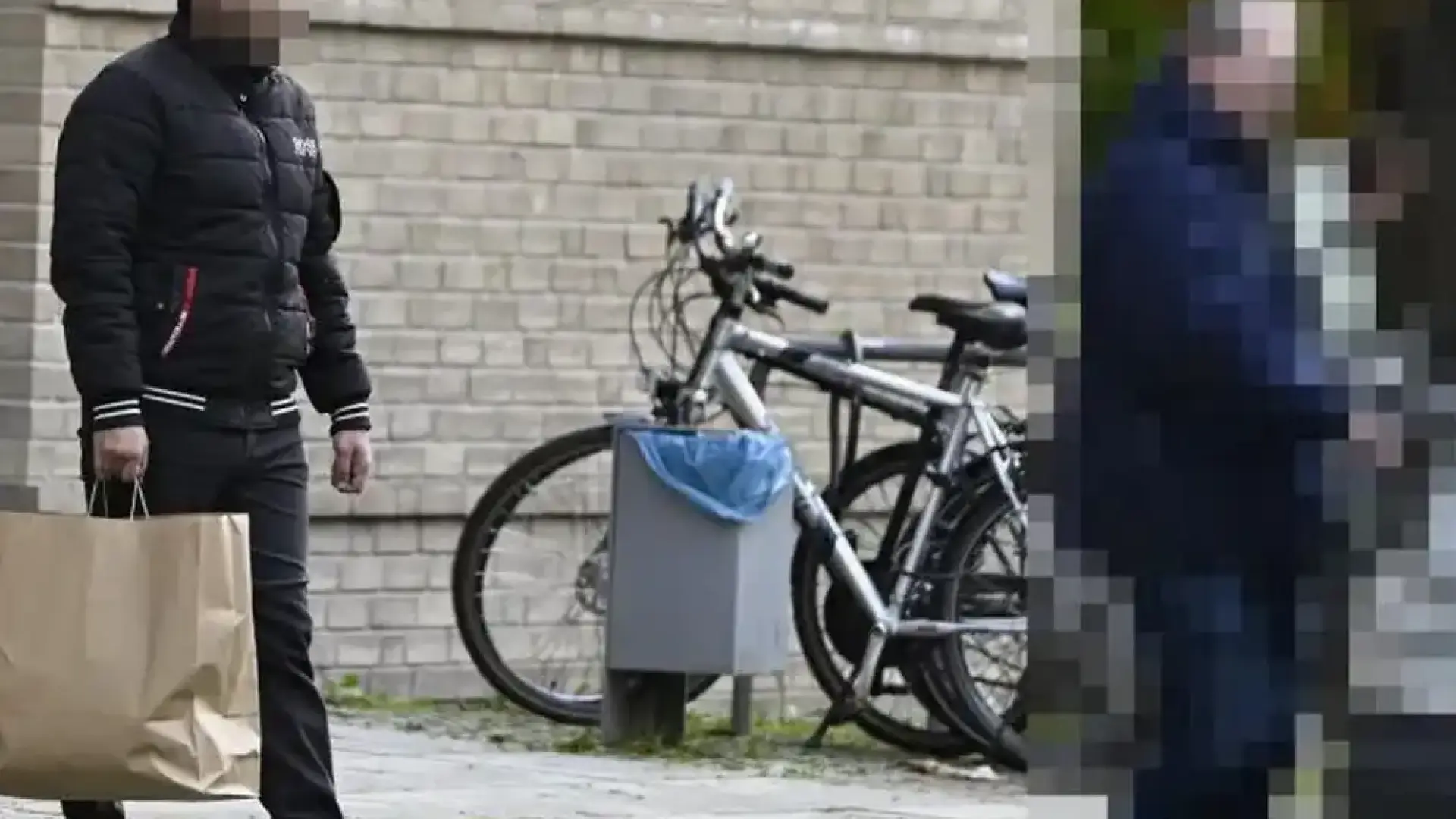 Разгонен ислямски мигрант вилнее из Германия, посегна и на 10-г. дете