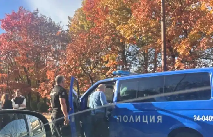 Брутален екшън на пъпа на София, шофьор стори немислимото след леко ПТП и...
