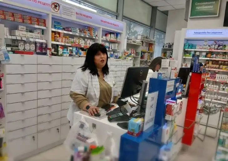 Изкупиха ваксините в областен град, складовете са празни