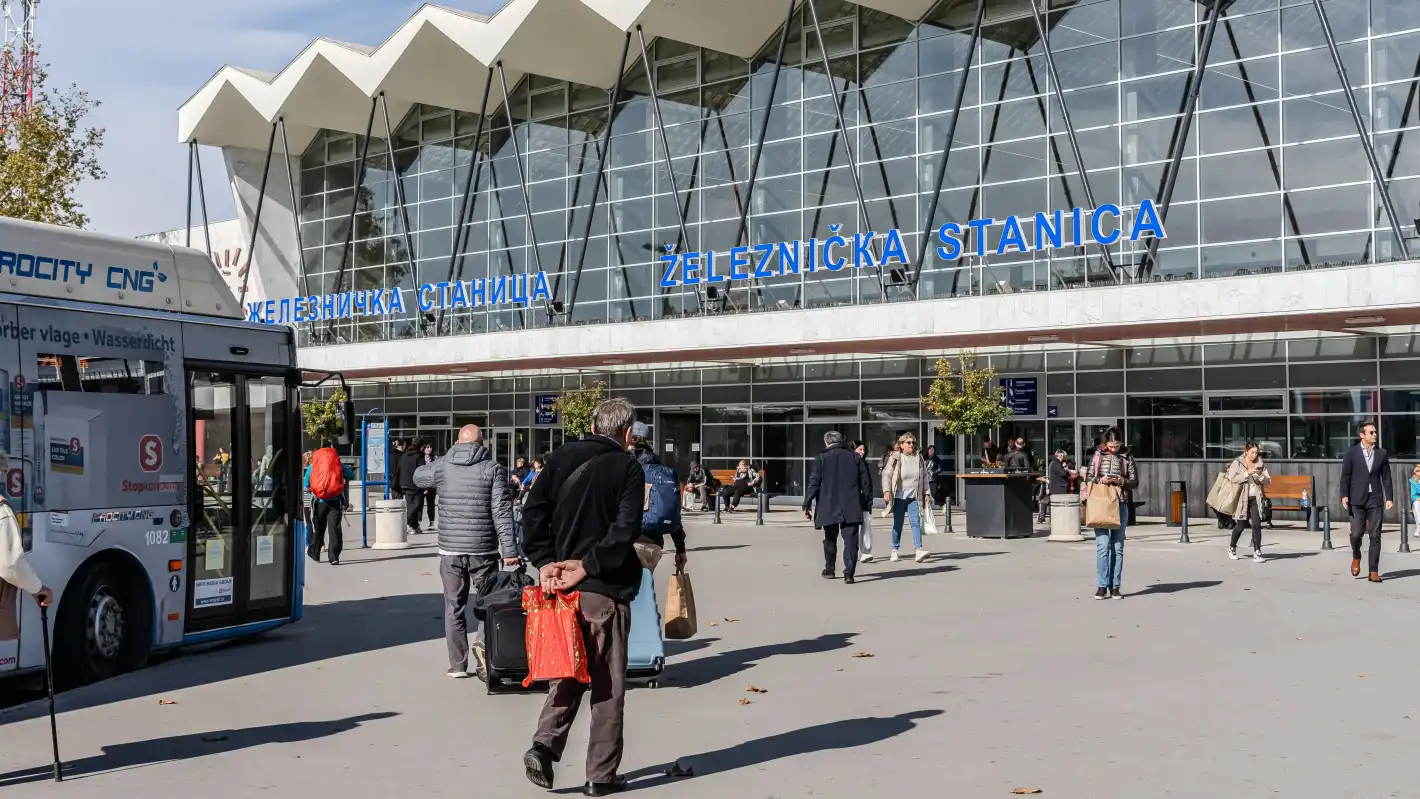 Нещо става в Сърбия, спряха всички влакове
