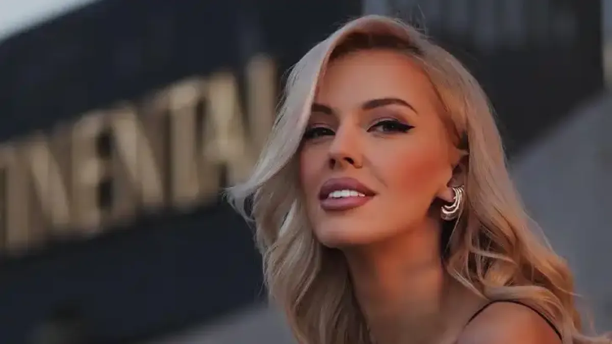 Натали Трифонова разхожда бебето на токчета и… Снимки