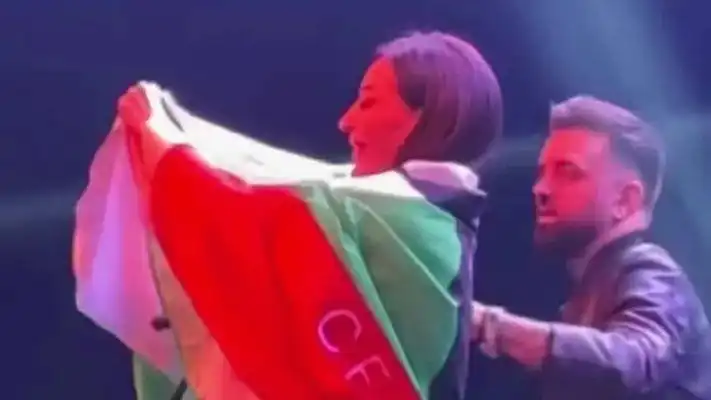 Ето кой даде българския флаг на Цеца Величкович Видео