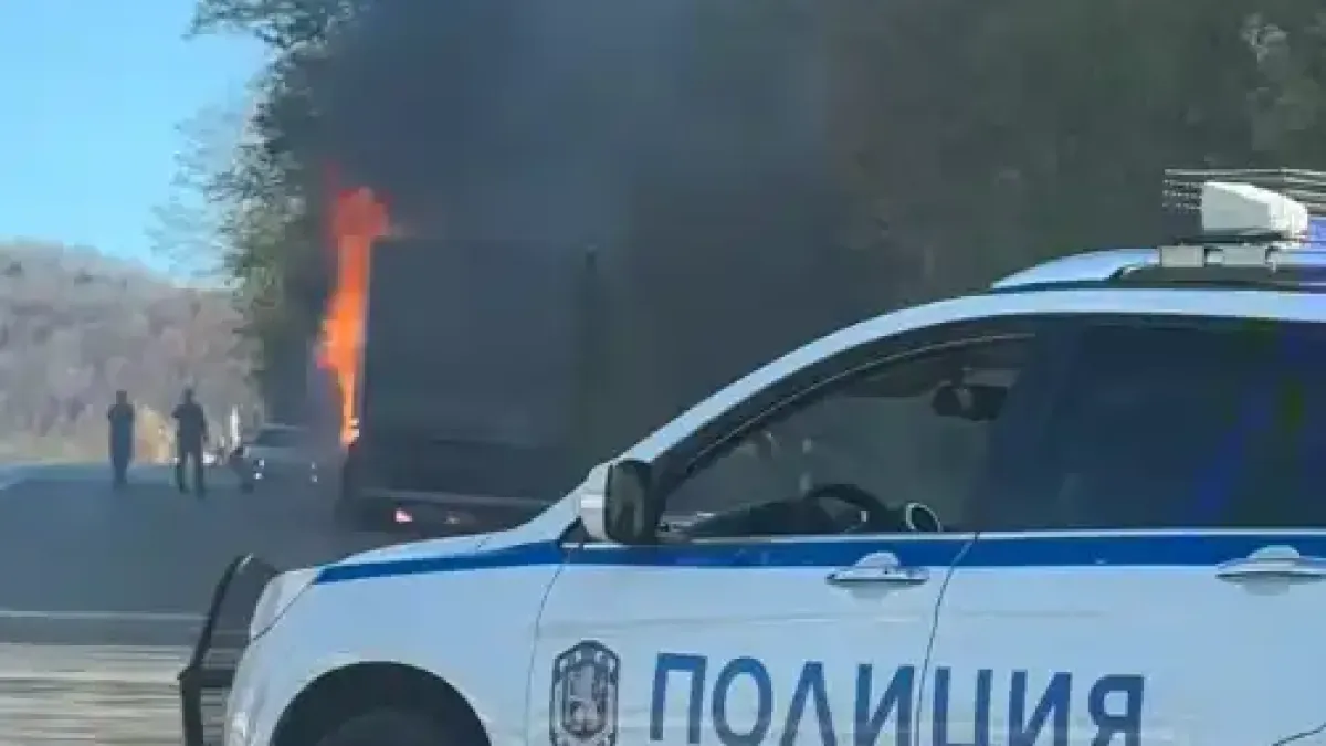 Камион пламна на Хаинбоаз, движението е блокирано