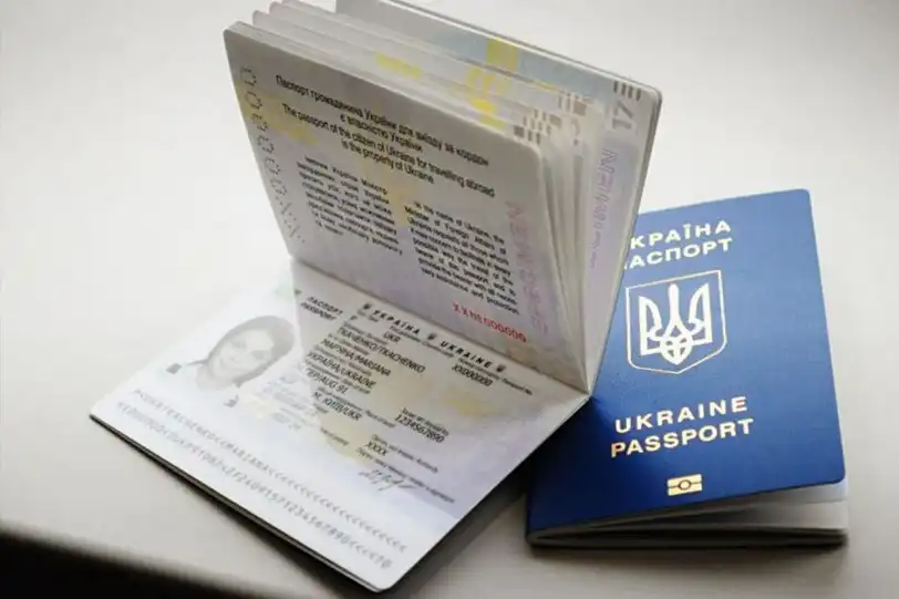 МВнР отмени "удължените" паспорти: Нови правила за украинците в чужбина