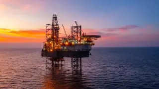 ОПЕК+ договори увеличение на производството на петрол