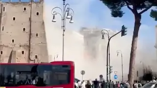 Рухна историческа кула в сърцето на Рим Видео