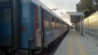 Драма с цял влак, стои закован трети ден, сърбите не искат такива от България Снимки