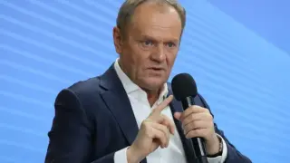 Туск показа останките от свалените руски дронове в Полша Видео