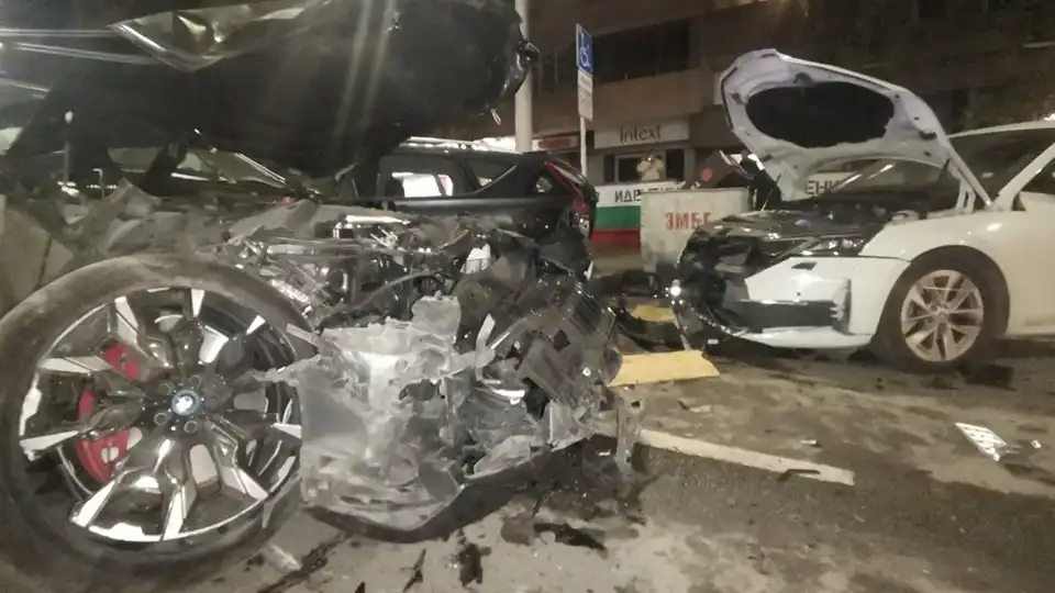 Нови разкрития за ексшефа в "Автомагистрали", който помля 6 коли в центъра на София, колата била... Видео