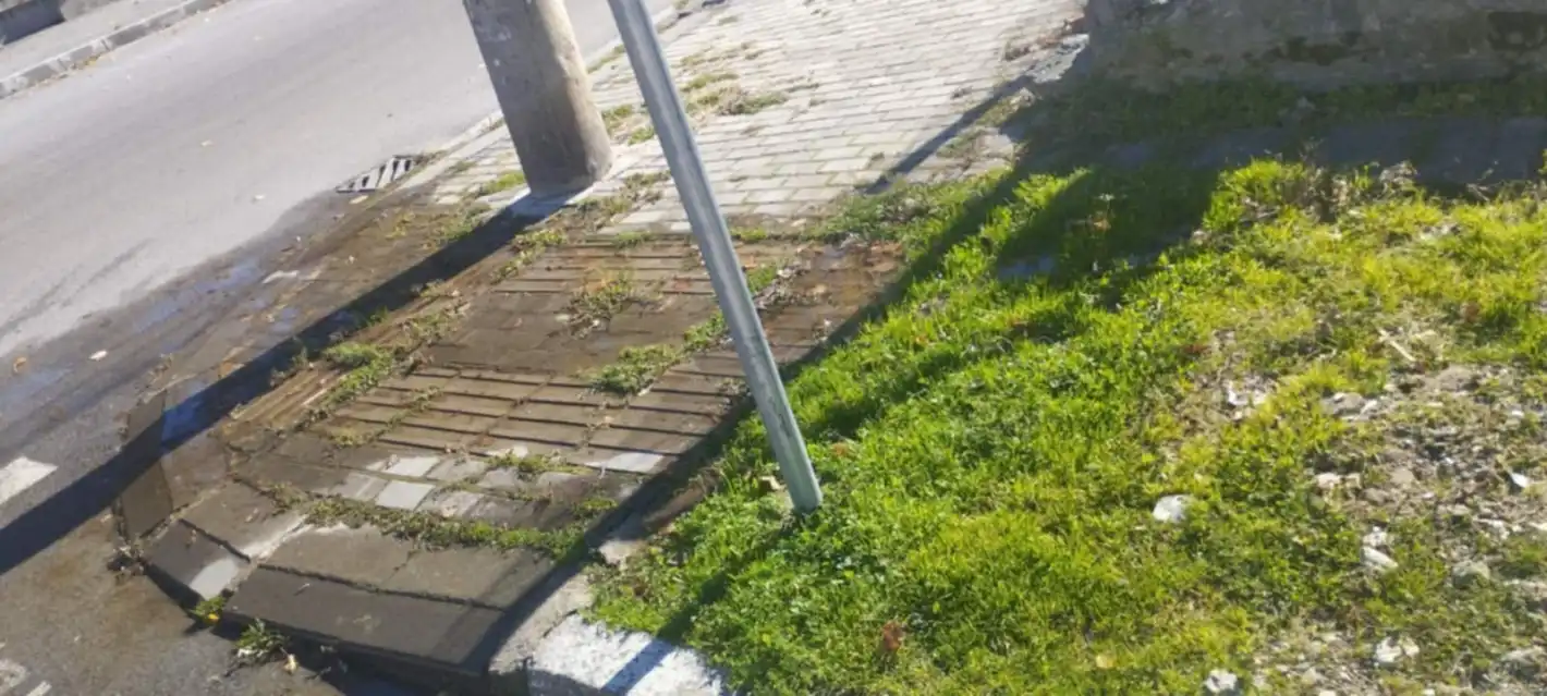 Тече, всичко тече: в наш град питейна вода се лее с месеци по улиците Снимки