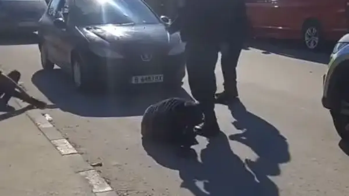 Видео 18+ запечата брутален бой между полицаи и роми, пищят жени