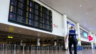 Дронове затвориха летището в Брюксел, прелетяха и над военни бази