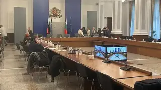 След провала на Тристранката: ГЕРБ опитва да спаси бюджета с покана към...