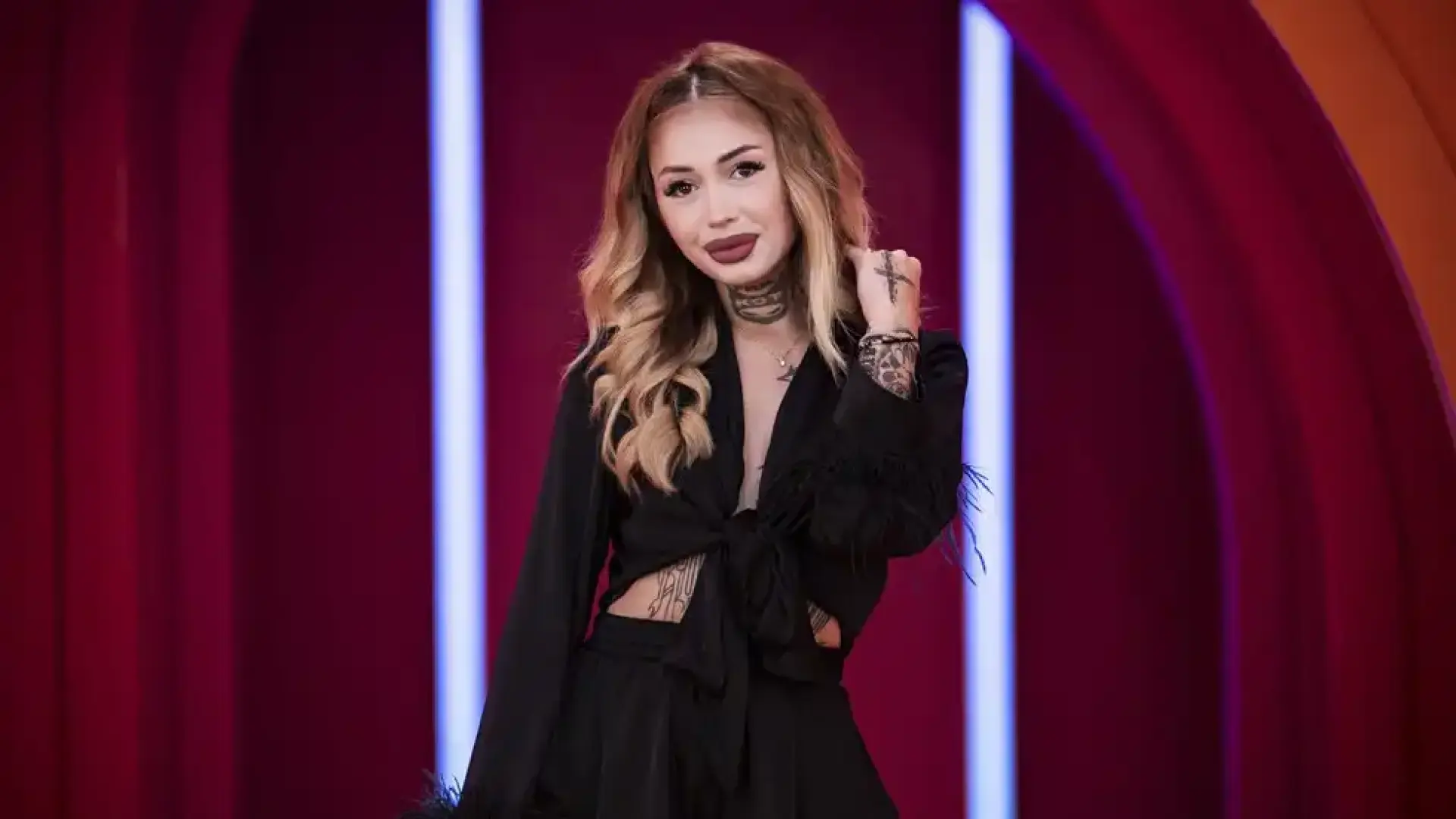 Бременната Стефани от "Биг Брадър" се сгоди в Дубай Снимки