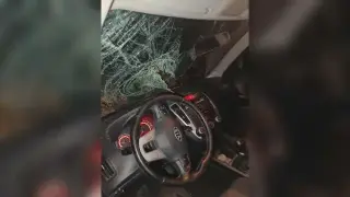 Ужас на пътя София – Самоков: Скала смаза автомобил Снимки