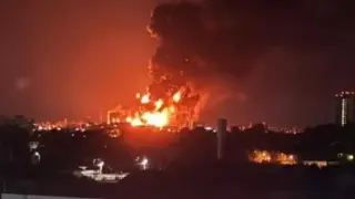 Украински дронове атакуваха нефтен завод, руска ПВО порази сграда Видео