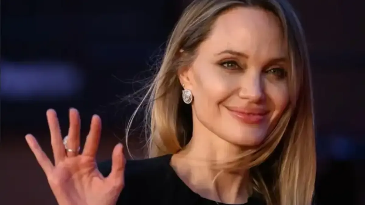 Анджелина Джоли пристигна тайно в Украйна, като пресече пеша границата Видео