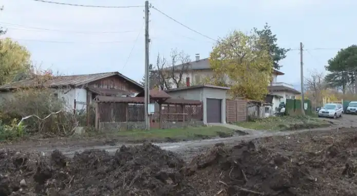 Абсурд в София: 30 семейства в "Суходол" останаха без достъп до домовете си Видео