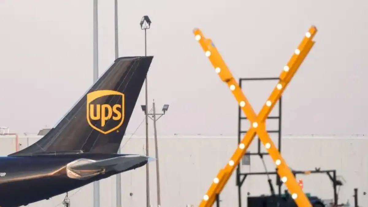 Откриха черните кутии на катастрофиралия товарен самолет на UPS в Кентъки Видео