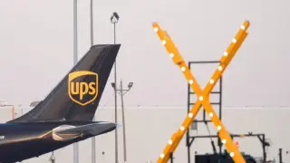 Откриха черните кутии на катастрофиралия товарен самолет на UPS в Кентъки Видео
