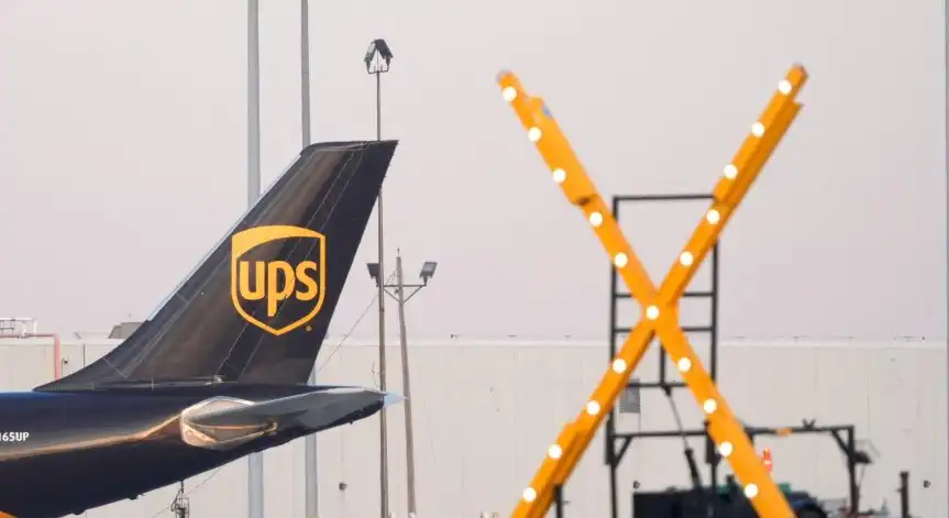 Откриха черните кутии на катастрофиралия товарен самолет на UPS в Кентъки Видео