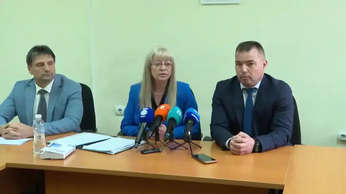 Разбиха престъпна група, превозвала мигранти с фалшиви униформи на полицаи и граничари Видео