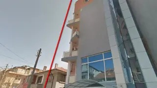 Страшно зверство потресе Несебър: Дойде от Франция и хвърли кучето си от 6 етаж