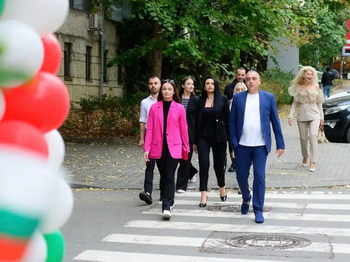 Бургазлията Тихомир създаде "Движение Трети март", Радев реагира