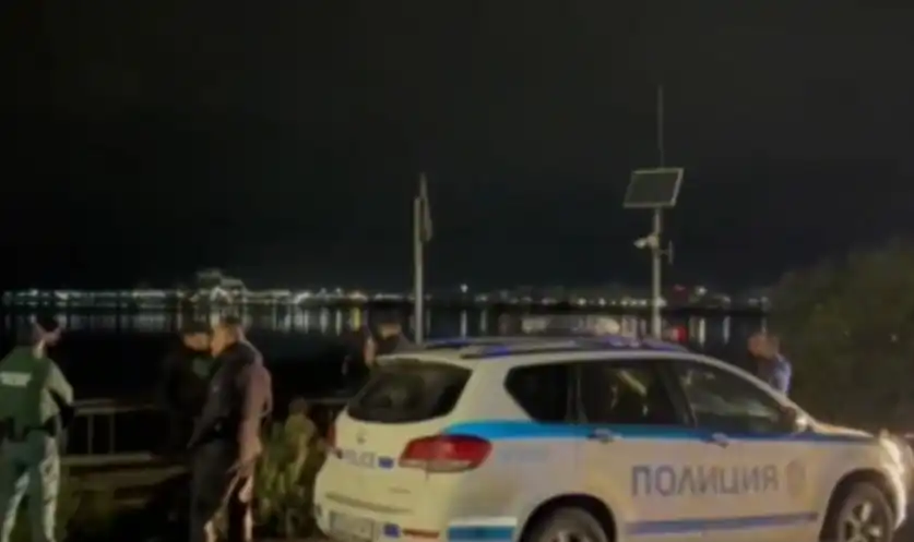 Извънредно: Кола падна в езеро в Бургас след полицейска гонка, има жертви Видео