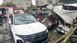 Екшън в Казанлък: Жена с "автоматик" помете сергии на пазара