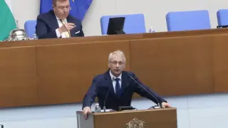 Горещи страсти в НС: Денков не издържа и го нахокаха