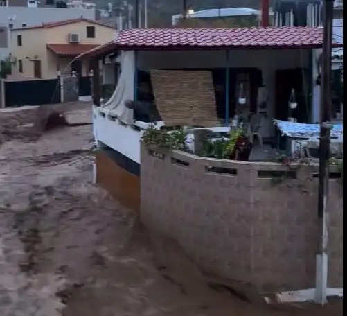 Бедствие на любим на българите остров в Гърция, улици са под вода Видео