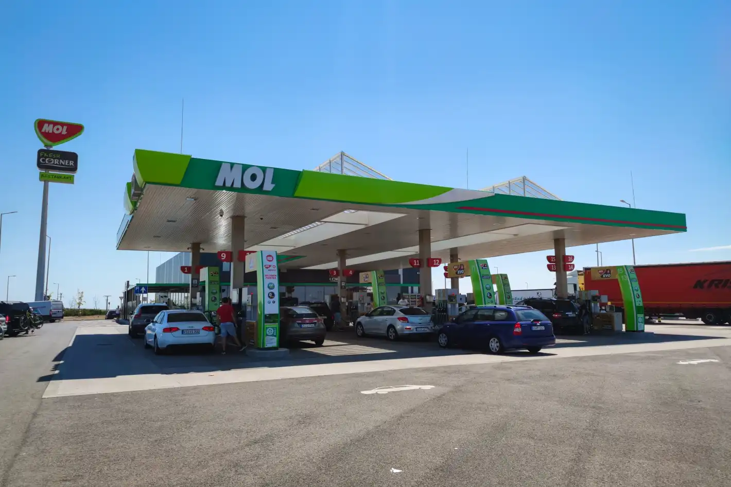 Блумбърг: Унгарската петролна компания Mol може да спре да купува руски суров петрол