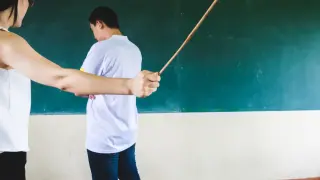 Държава въведе бой с пръчка за измамници