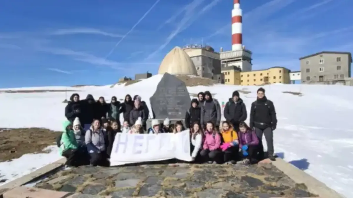 Родни учители предизвикват ученици да покоряват връх