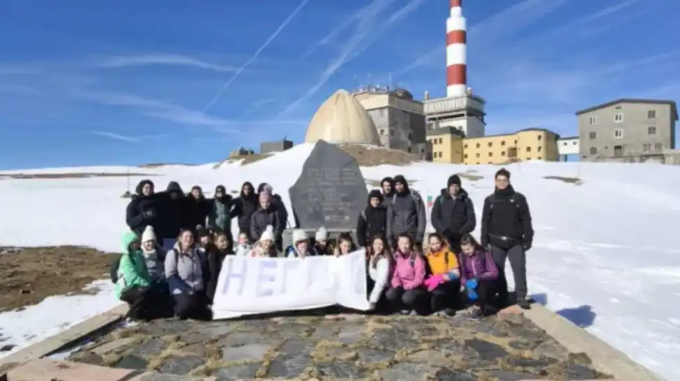 Родни учители предизвикват ученици да покоряват връх