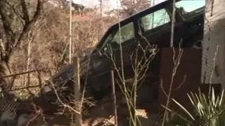 Каскада! Пиян младеж се вряза в къща в Лом и избяга