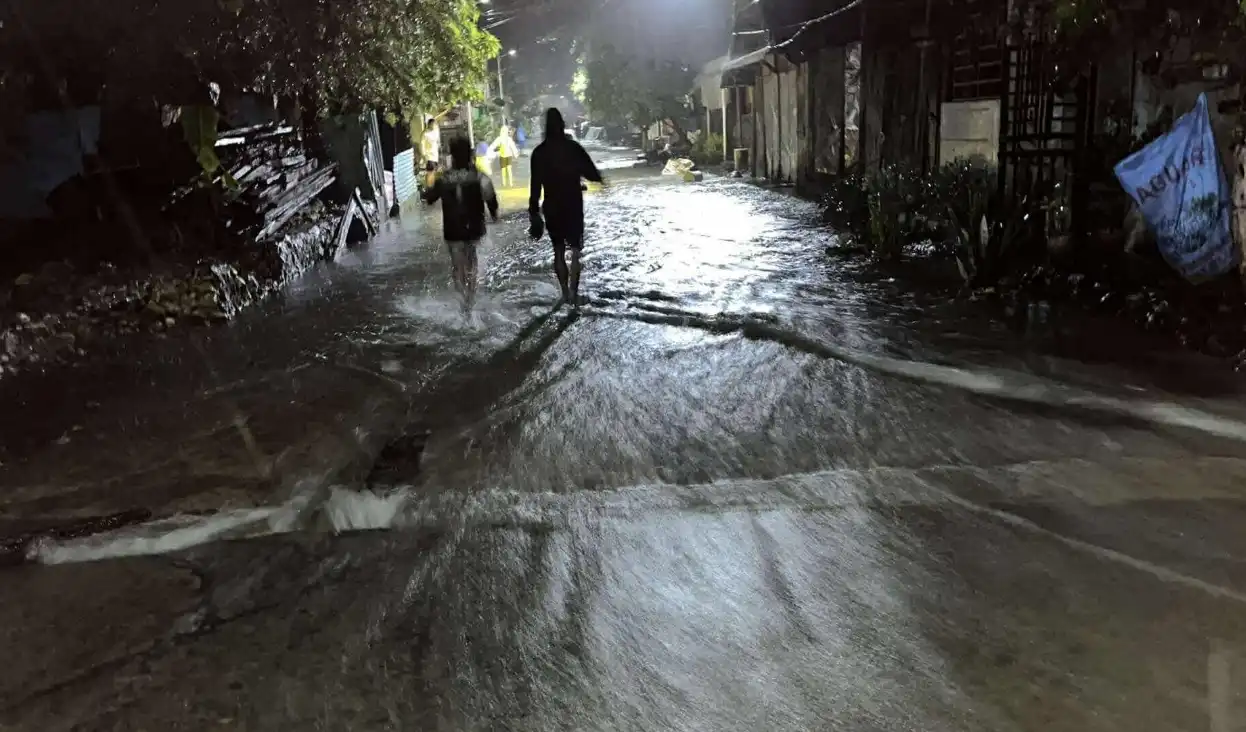 Страшна буря в Испания, тече спешна евакуация