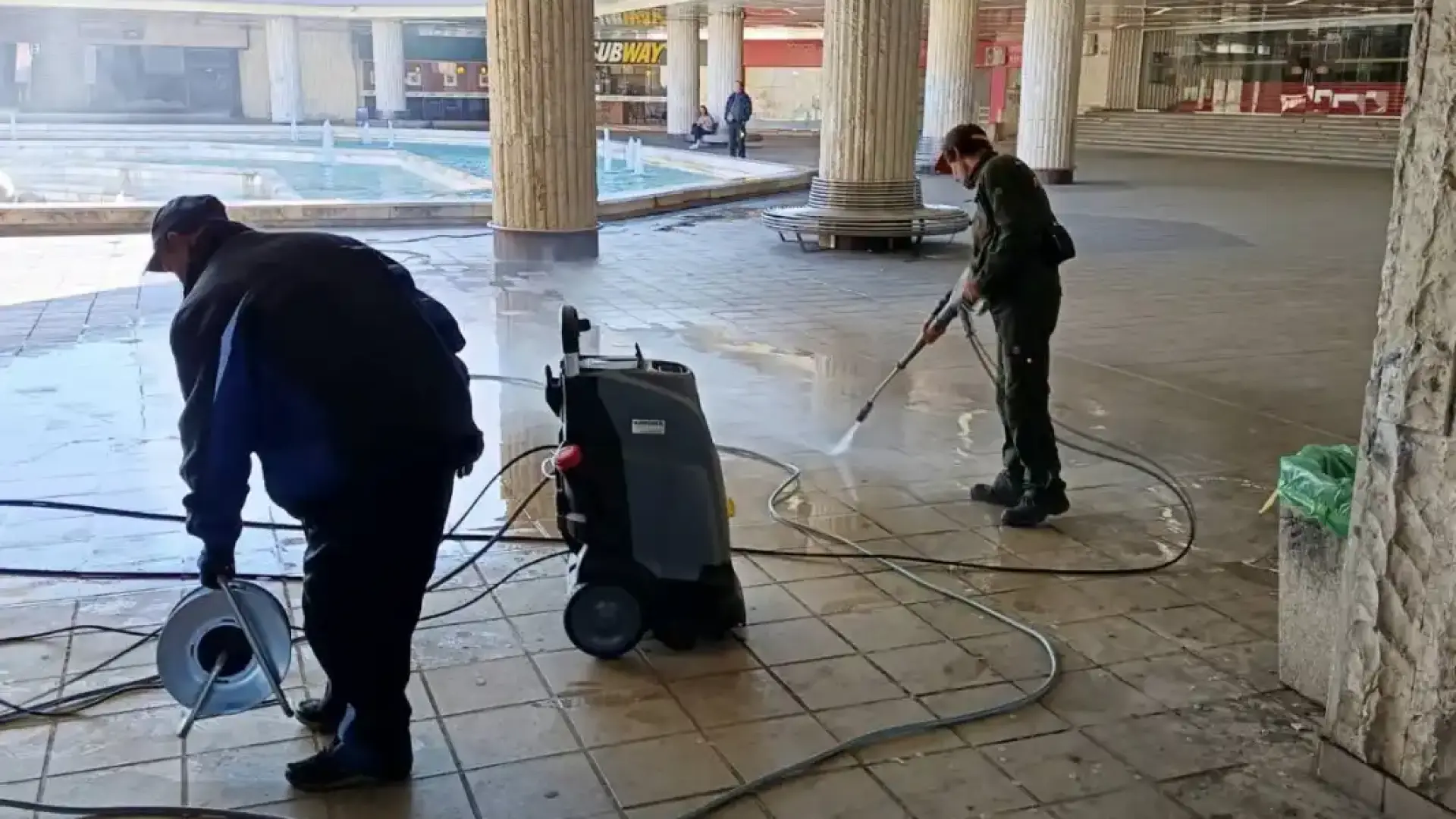 Знаково място в София се чисти за първи път така, Терзиев извади прашлясали машини