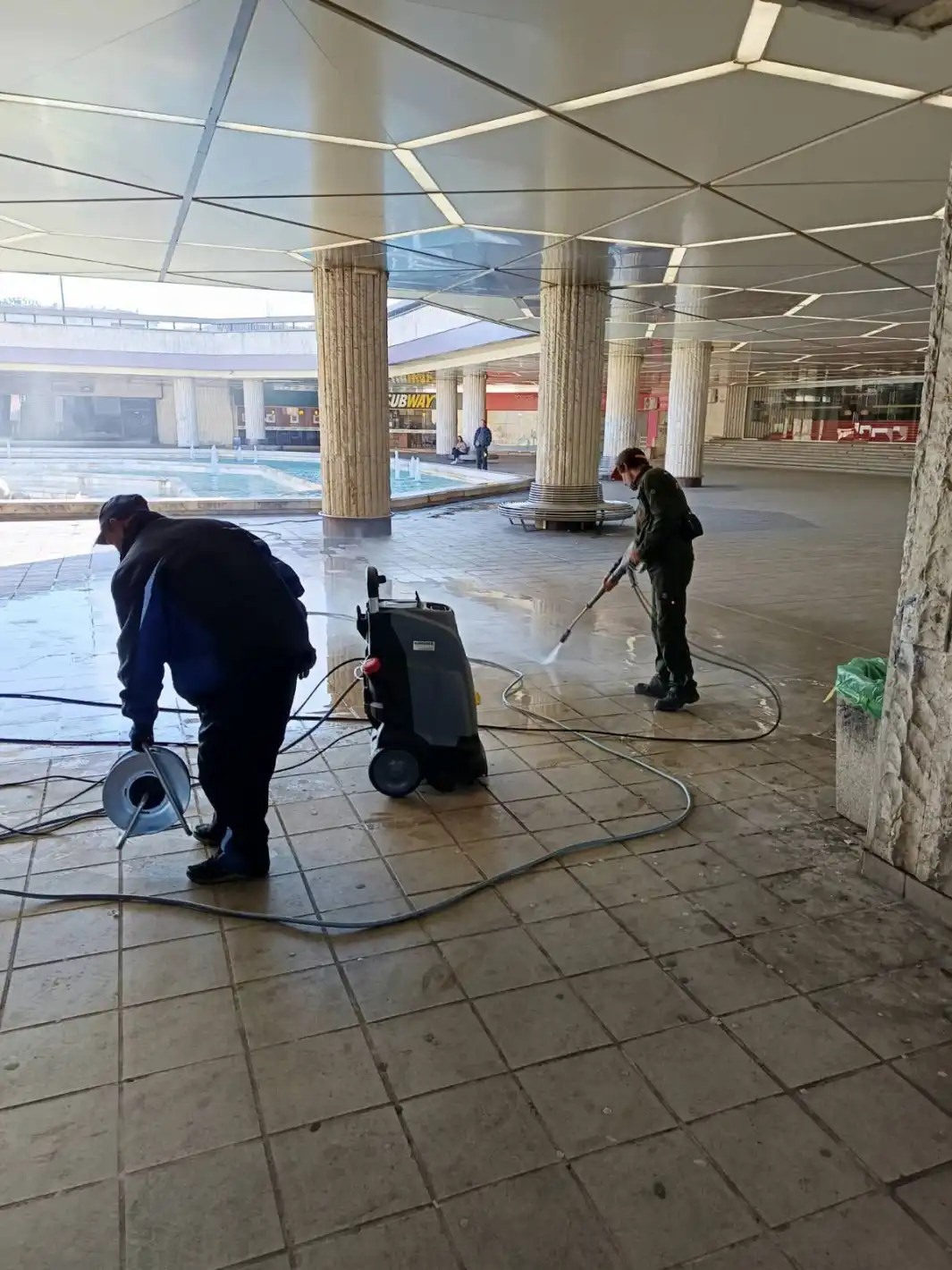 Знаково място в София се чисти за първи път така, Терзиев извади прашлясали машини