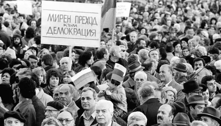 10 ноември, 1989 г.: Преди 36 г. започва преходът към демокрация, но свършил ли е?