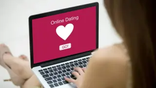 Срещи на сляпо: 25% от потребителите в сайтове за запознанства лъжат