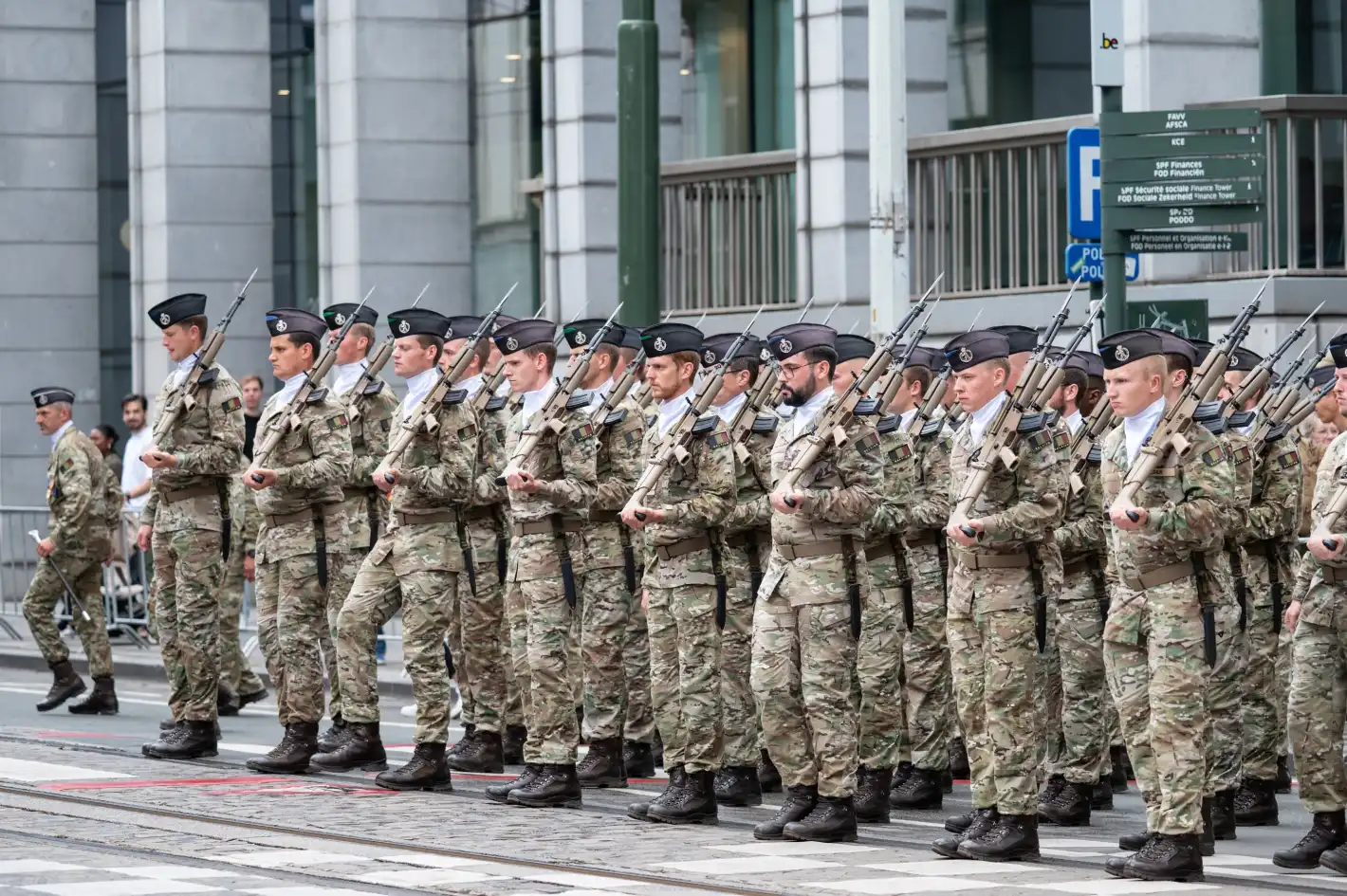 Брюксел призова близо 150 хил. 17 г. младежи за доброволци в армията