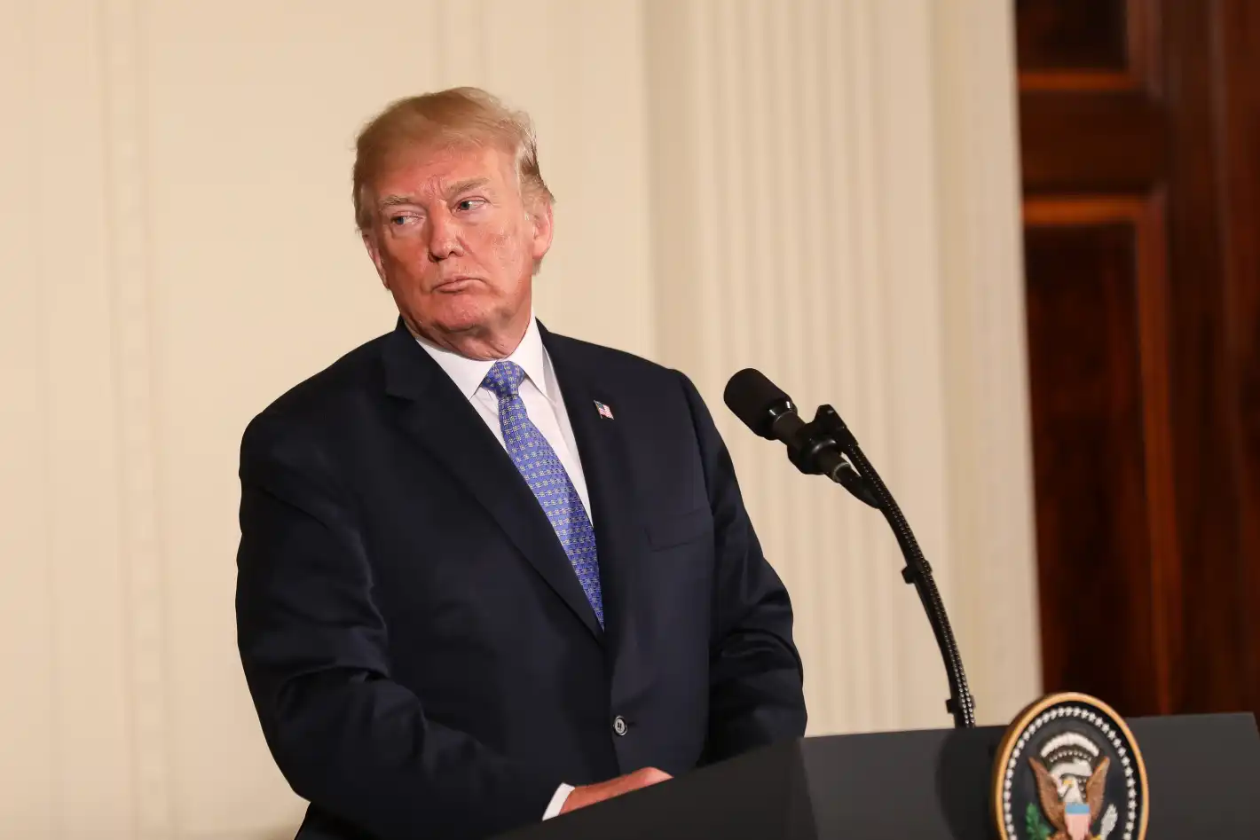 Тръмп: Към всички авиолинии, пилоти, наркодилъри и трафиканти на хора...