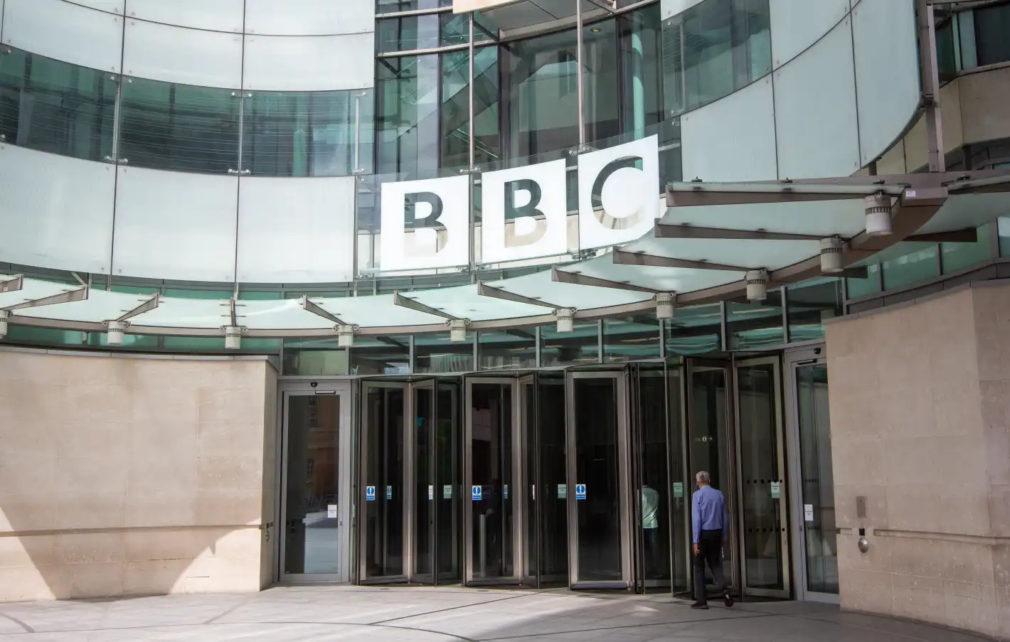 Най-голямото преструктуриране в BBC от 15 години: Съкращават 2000 души