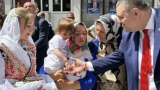 Жените от ДПС към Пеевски: Обичаме ви! С Вашето лидерство ще съхраним Родината си и тя ще пребъде