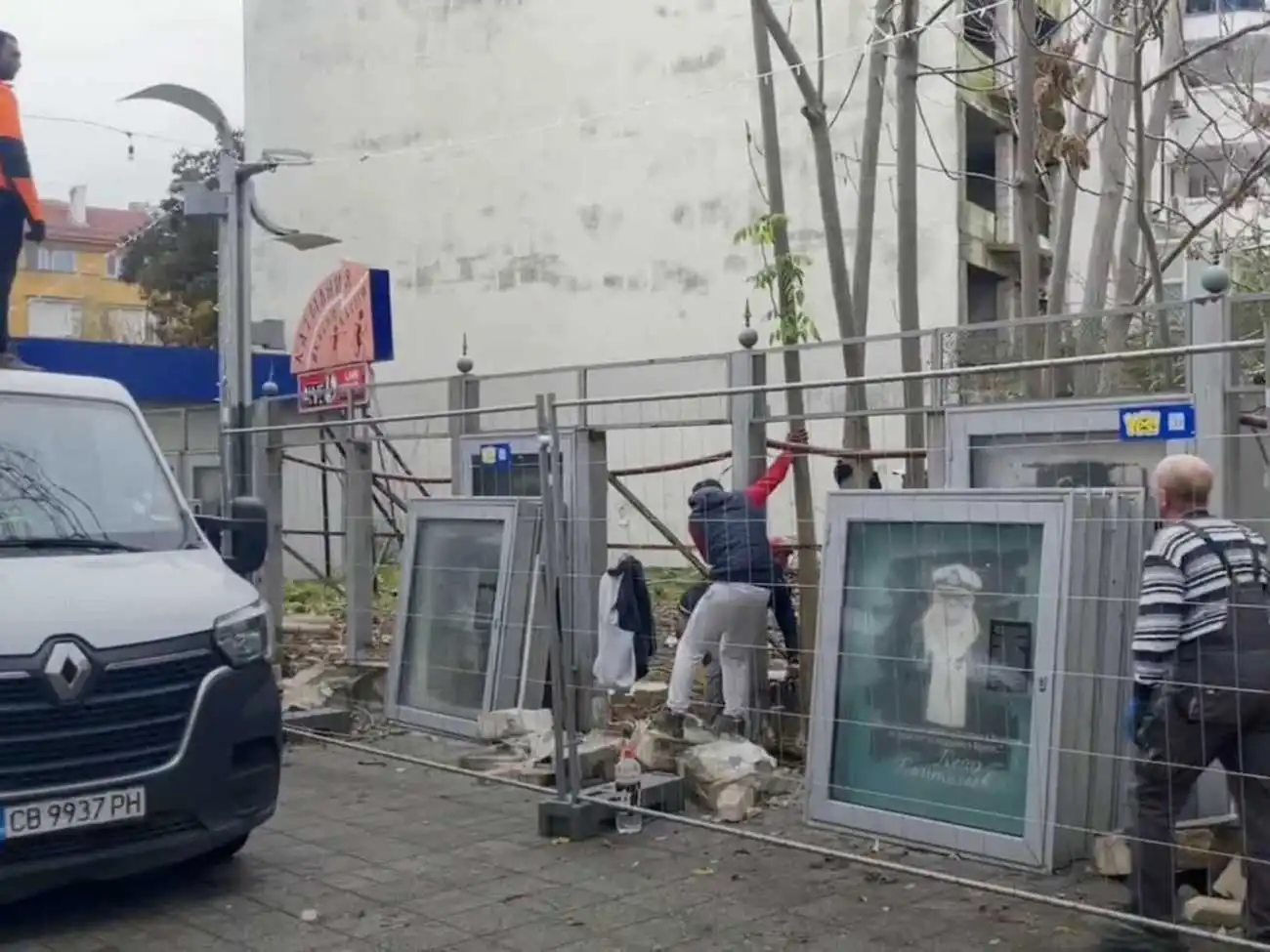 Бургазлии откачиха от този фейк на пъпа на града Видео
