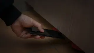 Арестуваха служител на компания, снимал клиентки в тоалетната