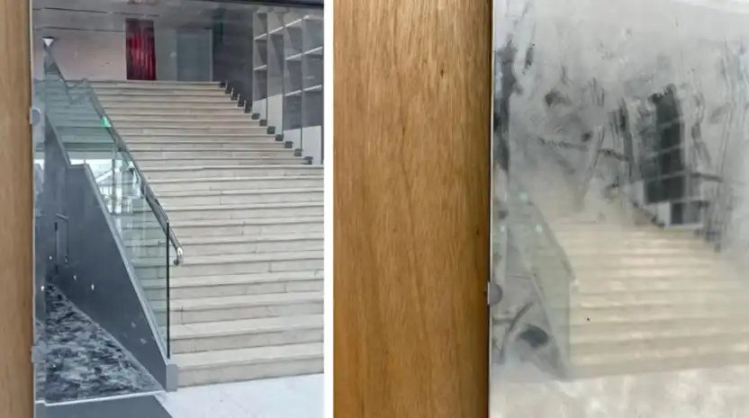Чистачка случайно повреди експонат на международно изложение Снимки